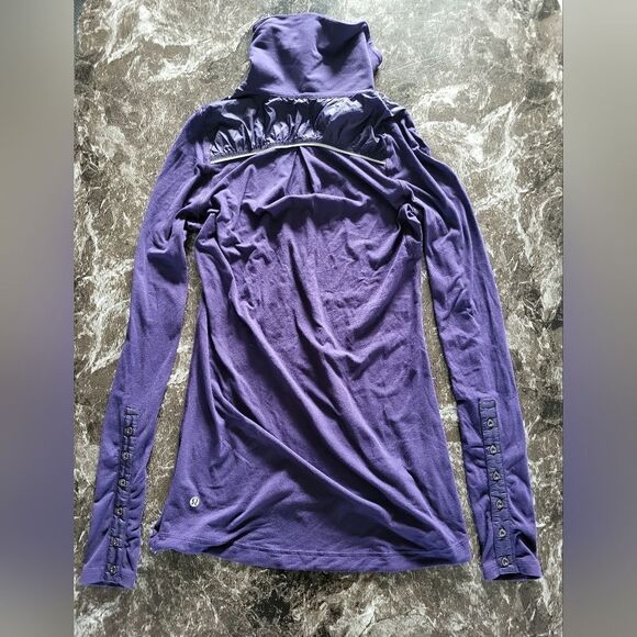 Lululemon size 4 Purple Long Sleeve Running Top With Buttons - Picture 3 of 7